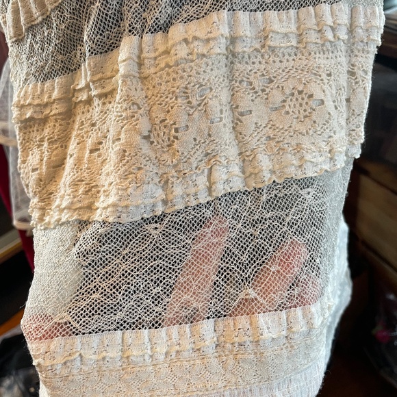 Cream/off white lace tank top (small) - Picture 5 of 5